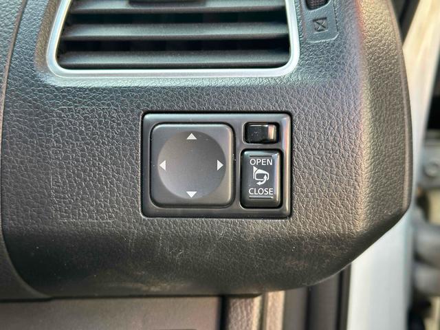 セレナ 　ドライブレコーダー　ＥＴＣ　バックカメラ　ナビ　ＴＶ　両側電動スライドドア　オートライト　スマートキー　アイドリングストップ　電動格納ミラー　３列シート　ＣＶＴ　アルミホイール（9枚目）