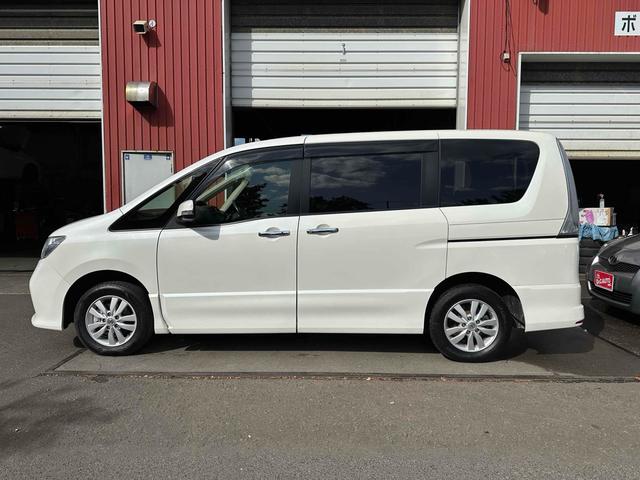 セレナ 　ドライブレコーダー　ＥＴＣ　バックカメラ　ナビ　ＴＶ　両側電動スライドドア　オートライト　スマートキー　アイドリングストップ　電動格納ミラー　３列シート　ＣＶＴ　アルミホイール（15枚目）