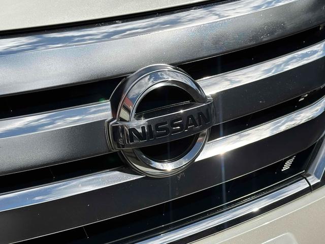 セレナ 　ドライブレコーダー　ＥＴＣ　バックカメラ　ナビ　ＴＶ　両側電動スライドドア　オートライト　スマートキー　アイドリングストップ　電動格納ミラー　３列シート　ＣＶＴ　アルミホイール（25枚目）