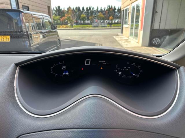 セレナ 　ドライブレコーダー　ＥＴＣ　バックカメラ　ナビ　ＴＶ　両側電動スライドドア　オートライト　スマートキー　アイドリングストップ　電動格納ミラー　３列シート　ＣＶＴ　アルミホイール（31枚目）