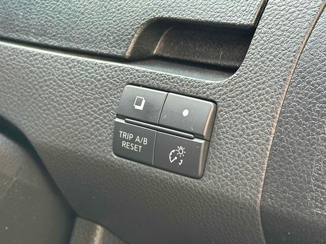 セレナ 　ドライブレコーダー　ＥＴＣ　バックカメラ　ナビ　ＴＶ　両側電動スライドドア　オートライト　スマートキー　アイドリングストップ　電動格納ミラー　３列シート　ＣＶＴ　アルミホイール（34枚目）