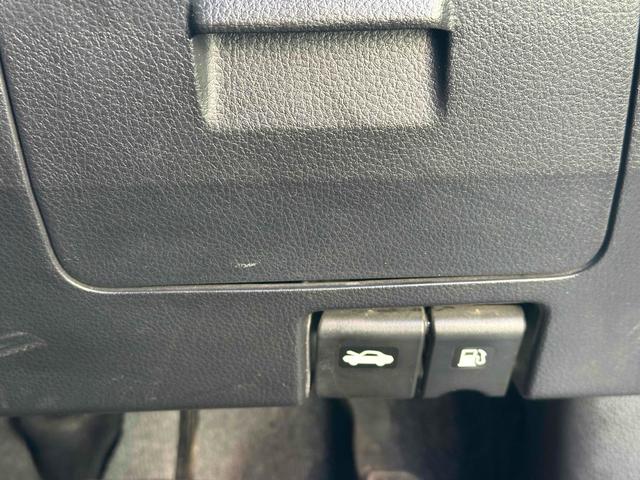 セレナ 　ドライブレコーダー　ＥＴＣ　バックカメラ　ナビ　ＴＶ　両側電動スライドドア　オートライト　スマートキー　アイドリングストップ　電動格納ミラー　３列シート　ＣＶＴ　アルミホイール（36枚目）