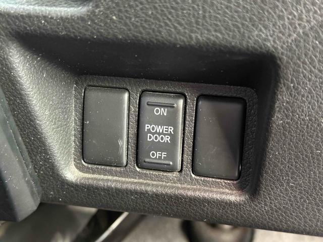 セレナ 　ドライブレコーダー　ＥＴＣ　バックカメラ　ナビ　ＴＶ　両側電動スライドドア　オートライト　スマートキー　アイドリングストップ　電動格納ミラー　３列シート　ＣＶＴ　アルミホイール（41枚目）