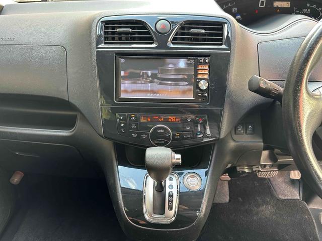 セレナ 　ドライブレコーダー　ＥＴＣ　バックカメラ　ナビ　ＴＶ　両側電動スライドドア　オートライト　スマートキー　アイドリングストップ　電動格納ミラー　３列シート　ＣＶＴ　アルミホイール（42枚目）