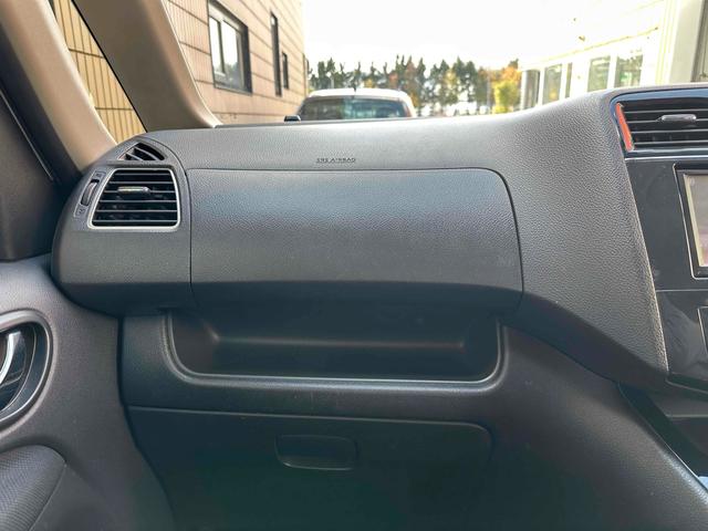 セレナ 　ドライブレコーダー　ＥＴＣ　バックカメラ　ナビ　ＴＶ　両側電動スライドドア　オートライト　スマートキー　アイドリングストップ　電動格納ミラー　３列シート　ＣＶＴ　アルミホイール（43枚目）