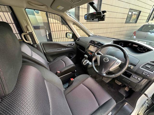 セレナ 　ドライブレコーダー　ＥＴＣ　バックカメラ　ナビ　ＴＶ　両側電動スライドドア　オートライト　スマートキー　アイドリングストップ　電動格納ミラー　３列シート　ＣＶＴ　アルミホイール（49枚目）