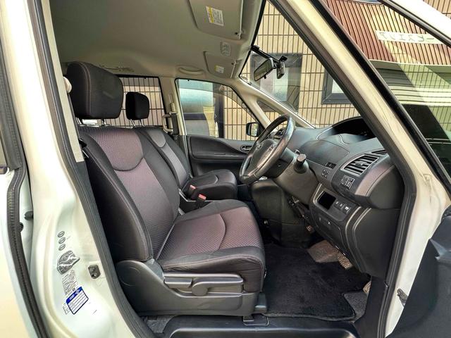 セレナ 　ドライブレコーダー　ＥＴＣ　バックカメラ　ナビ　ＴＶ　両側電動スライドドア　オートライト　スマートキー　アイドリングストップ　電動格納ミラー　３列シート　ＣＶＴ　アルミホイール（50枚目）