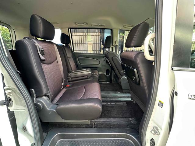 セレナ 　ドライブレコーダー　ＥＴＣ　バックカメラ　ナビ　ＴＶ　両側電動スライドドア　オートライト　スマートキー　アイドリングストップ　電動格納ミラー　３列シート　ＣＶＴ　アルミホイール（52枚目）