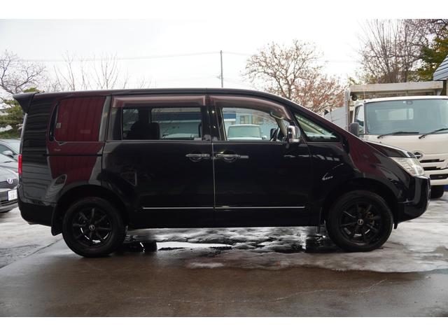 デリカＤ：５ Ｇ　パワーパッケージ　助手席エアバッグ　インテリジェントキー　切替式４ＷＤ　オートクルーズコントロール　衝突安全ボディ　デュアルエアコン　運転席エアバック　ＡＳＣ　３列シート　キーフリー　ＡＢＳ　フルフラット　パワステ（4枚目）