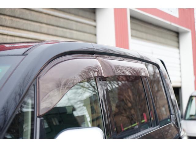 デリカＤ：５ Ｇ　パワーパッケージ　助手席エアバッグ　インテリジェントキー　切替式４ＷＤ　オートクルーズコントロール　衝突安全ボディ　デュアルエアコン　運転席エアバック　ＡＳＣ　３列シート　キーフリー　ＡＢＳ　フルフラット　パワステ（17枚目）