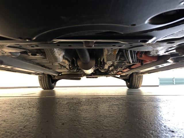 ヤリス ハイブリッドX サイドエアバッグ 盗難防止 VSC クルコン 4WD アイドリングストップ ETC スマートキー 寒冷地仕様 ナビ オートエアコン ミュージックプレイヤー接続可 メモリーナビ キーレス エアバッグ(8枚目)