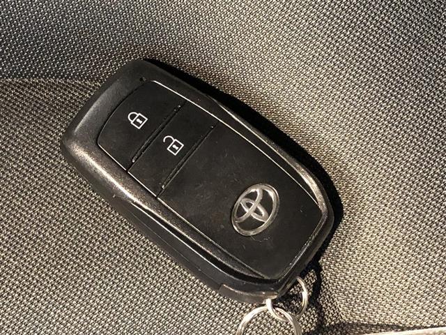 ヤリス ハイブリッドX サイドエアバッグ 盗難防止 VSC クルコン 4WD アイドリングストップ ETC スマートキー 寒冷地仕様 ナビ オートエアコン ミュージックプレイヤー接続可 メモリーナビ キーレス エアバッグ(20枚目)