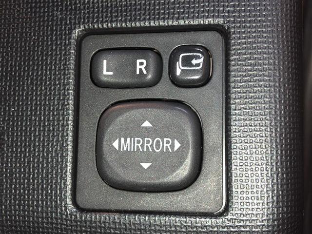 ������\���Ɋm�F�ł���悤�ɁA�~���[�̈ʒu�𒲐����邱�Ƃ��ł��܂��B