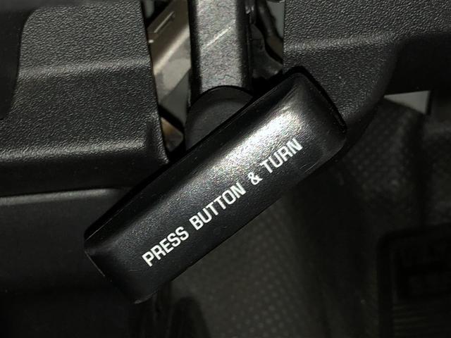 �p�[�L���O�u���[�L�ł��B�g�p����ɂ̓u���[�L�𓥂݂����ς��܂ň����܂��B