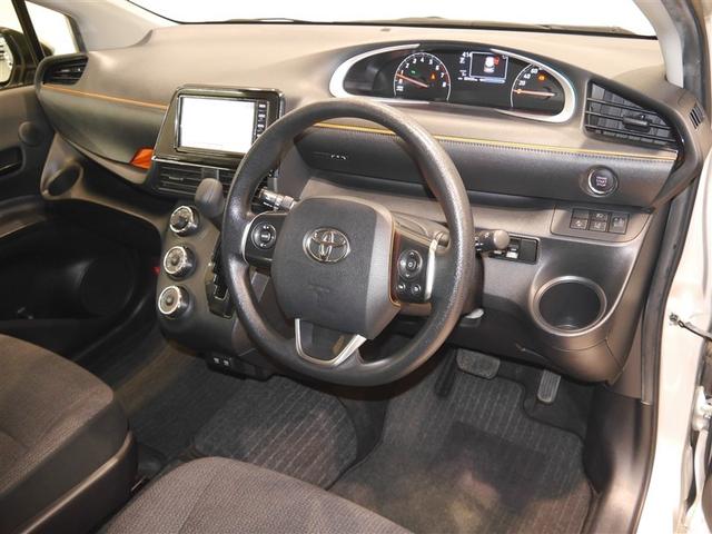 シエンタ Ｘ　ＶＳＣ　パワーウインドウ　寒冷地仕様車　キーレスエントリー　パワーステアリング　ナビ　マニュアルエアコン　衝突被害軽減ブレーキ　４ＷＤ　バックカメラ　スマートキー　ＥＴＣ　ＡＢＳ　レンタＵＰ（4枚目）