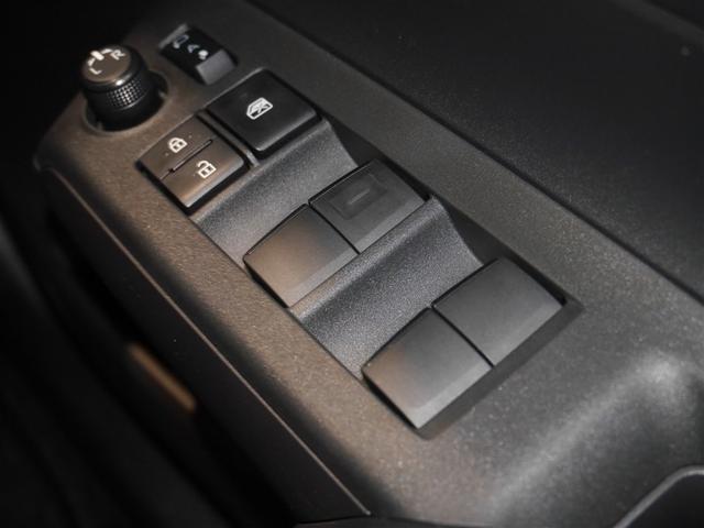 アクア Ｘ　ＡＣ１００Ｖ電源　オートエアコン　ＬＥＤヘッド　クルーズコントロール　ナビ　バックカメラ　ＥＴＣ　サイドエアバッグ　スマートキー　４ＷＤ　盗難防止システム　エアバッグ　メモリーナビ　ＥＳＣ　ＡＢＳ（32枚目）