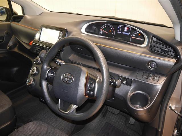 シエンタ Ｘ　ＶＳＣ　パワーウインドウ　寒冷地仕様車　キーレスエントリー　パワーステアリング　ナビ　マニュアルエアコン　衝突被害軽減ブレーキ　４ＷＤ　バックカメラ　スマートキー　ＥＴＣ　ＡＢＳ　レンタＵＰ（4枚目）