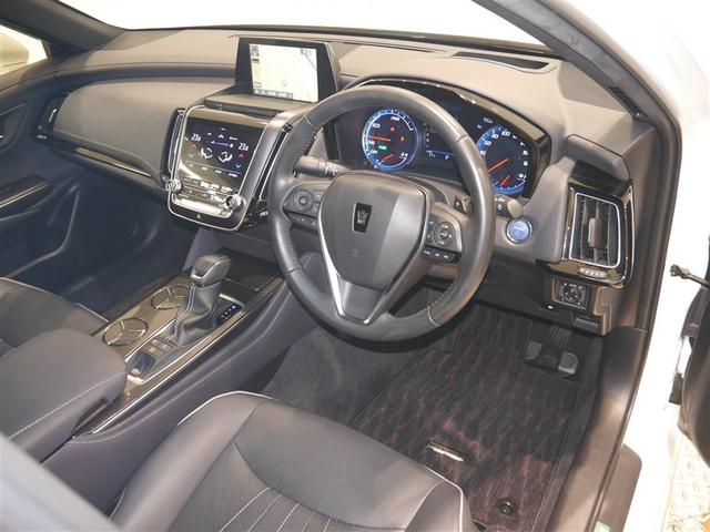 クラウンハイブリッド ＲＳアドバンス　Ｆｏｕｒ　バックモニター　本革シート　衝突軽減　横滑防止装置　フルセグテレビ　エアコン　ＬＥＤライト　ナビ＆ＴＶ　オートクルーズ　スマートキー　電動シート　キーレス　サイドエアバッグ　ＤＶＤ　メモリナビ　ＡＢＳ（4枚目）