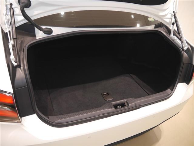 クラウンハイブリッド ＲＳアドバンス　Ｆｏｕｒ　バックモニター　本革シート　衝突軽減　横滑防止装置　フルセグテレビ　エアコン　ＬＥＤライト　ナビ＆ＴＶ　オートクルーズ　スマートキー　電動シート　キーレス　サイドエアバッグ　ＤＶＤ　メモリナビ　ＡＢＳ（9枚目）