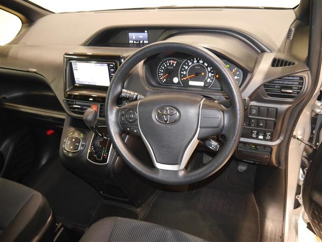 ノア Ｘ　ＡＵＸ　リアオートエアコン　パワーステアリング　助手席エアバック　オートクルーズコントロール　横滑り防止装置　キーレスエントリー　オートエアコン　ナビ　パワーウィンドウ　ＬＥＤヘッド　盗難防止装置（4枚目）