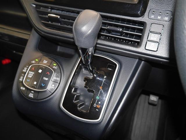 ノア Ｘ　ＡＵＸ　リアオートエアコン　パワーステアリング　助手席エアバック　オートクルーズコントロール　横滑り防止装置　キーレスエントリー　オートエアコン　ナビ　パワーウィンドウ　ＬＥＤヘッド　盗難防止装置（6枚目）