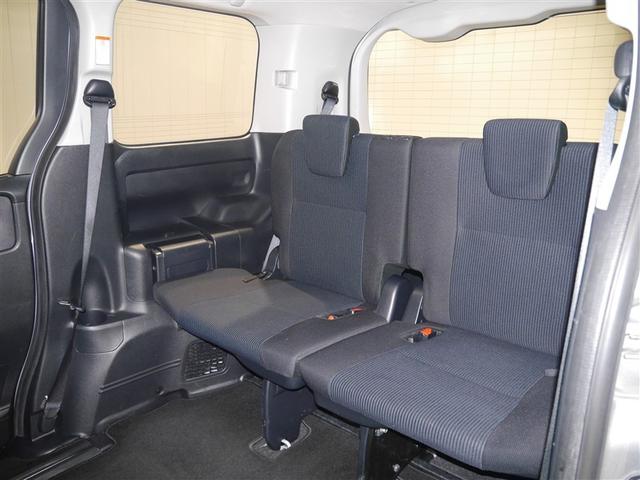 ノア Ｘ　ＡＵＸ　リアオートエアコン　パワーステアリング　助手席エアバック　オートクルーズコントロール　横滑り防止装置　キーレスエントリー　オートエアコン　ナビ　パワーウィンドウ　ＬＥＤヘッド　盗難防止装置（9枚目）