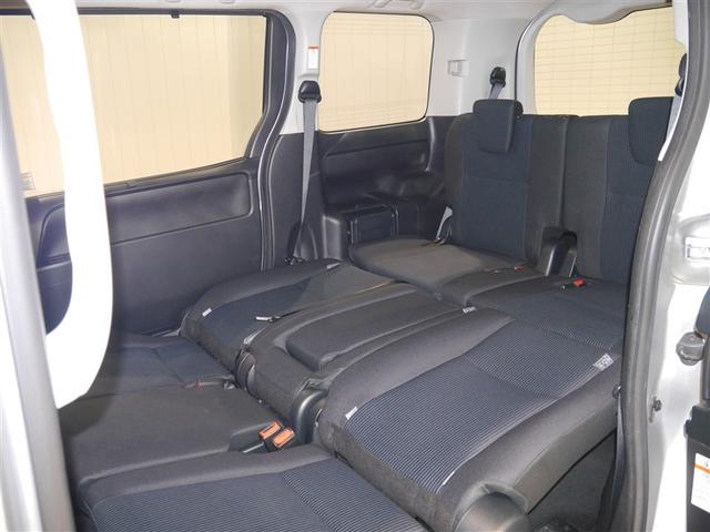 ノア Ｘ　ＡＵＸ　リアオートエアコン　パワーステアリング　助手席エアバック　オートクルーズコントロール　横滑り防止装置　キーレスエントリー　オートエアコン　ナビ　パワーウィンドウ　ＬＥＤヘッド　盗難防止装置（10枚目）