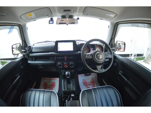 ジムニーシエラ ＪＣ　ワンオーナー車セーフティサポート搭載アイドリングストップ８インチナビＴＶバックカメラ横滑り防止装置ハイビームアシストＬＥＤライトＥＴＣドライブレコーダー革調シートカバークルーズコントロール（3枚目）