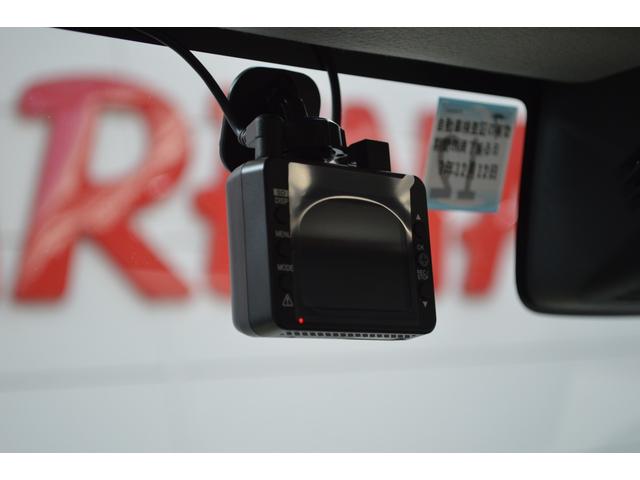 ジムニーシエラ ＪＣ　ワンオーナー車セーフティサポート搭載アイドリングストップ８インチナビＴＶバックカメラ横滑り防止装置ハイビームアシストＬＥＤライトＥＴＣドライブレコーダー革調シートカバークルーズコントロール（30枚目）