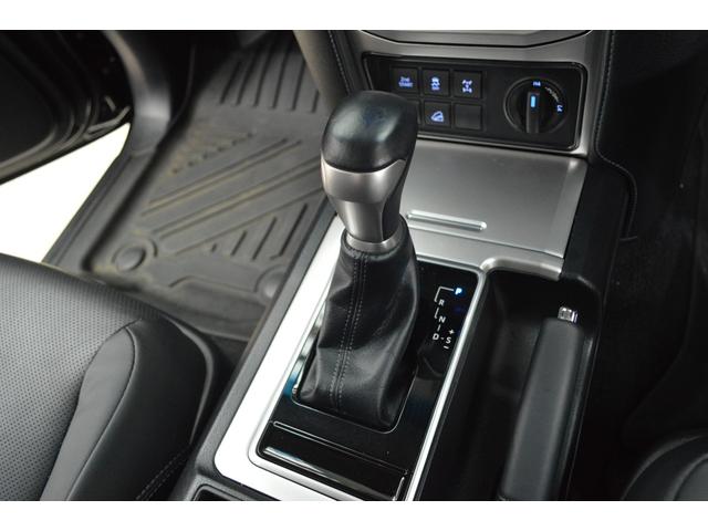 ランドクルーザープラド ＴＸ　Ｌパッケージ　マットブラックエディション　ワンオーナー車ディーゼルターボ４ＷＤ黒革シートビックＸ１１インチナビＴＶバックカメラ後席モニタープリクラッシュセーフティ後退時ブレーキサポートサポートクルーズコントロールハイビームアシストＬＥＤライト（17枚目）