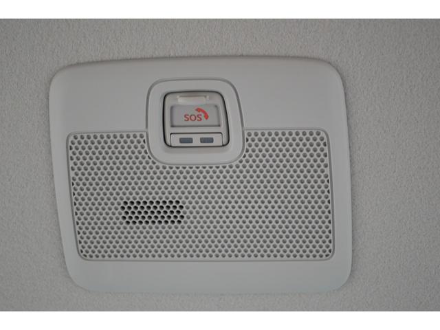 スズキコネクトのサービスと連携し、ナビ画面上に各種通知を表示したり、スズキトラブルサポートへの発信操作が可能です。