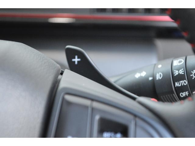 ７速マニュアルモードのシフトアップ／ダウンを操作。スポーツドライビングの爽快感を楽しめます。
