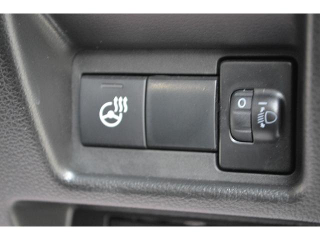 ドライバーの冷えた手を素早く温めることで、運転し始めの快適性を向上。ステアリングは温まりすぎないように自動でＯＮ／ＯＦＦを切り替える調整機能つきです