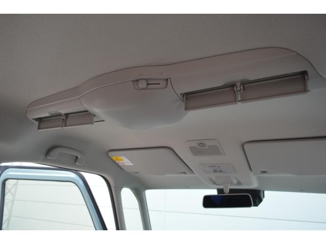 スリムサーキュレーターは夏は涼しく、冬は暖かく、車内の空気を効率よく循環させて、冷たい空気の偏りを解消し車内での会話もしやすい静音タイプです