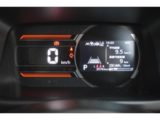 スピード表示をデジタル化。マルチインフォメーションディスプレイには表現力に優れた４．２インチカラーＴＦＴ液晶を採用。ステアリングスイッチの操作で表示メニューを選択できます