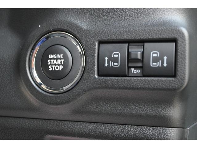 キーを持ったまま施錠、解除、スタートが出来るスマートキー＆プッシュスタートシステムです