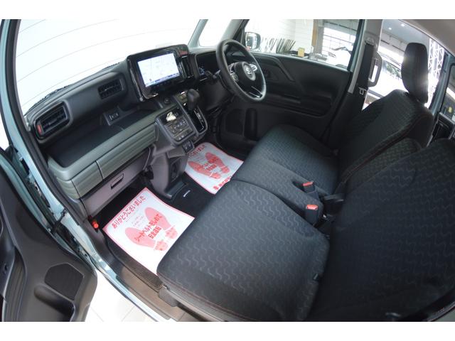 冬の朝などにうれしい、シートバックと座面を温めるシートヒーターをフロント左右に装備しております