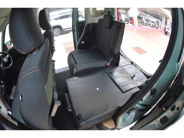シートを倒してフルフラットにすれば、家族でくつろげる広々とした空間に早変わり、４つのシートを別々に折りたたんだりスライドしたり、人と荷物に合わせて自由に空間をアレンジできます。