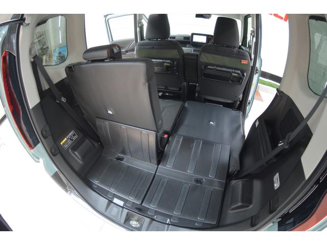 スライド側と荷室側、どちらからもワンタッチで折りたためるリアシートを採用し、軽い力で操作出来、ほぼフラットな荷室が広がります