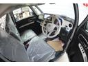 運転席シートリフター&チルトステアリングはドライバーの体格に合わせて、シートやステアリングの位置を調整可能。疲れにくく快適で、運転しやすいドライビングポジションを確保できます。