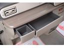 助手席のインパネボックスには、ボックスティッシュがすっぽり収納(*^_^*)