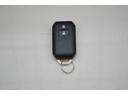 キーはもちろんスマートキー。キーを身に着けていればアウターハンドルに触れるだけでラクラクロック&アンロック。エンジン始動だってワンプッシュでOKです◎