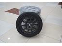 もちろん純正アルミホイールとタイヤのセットも