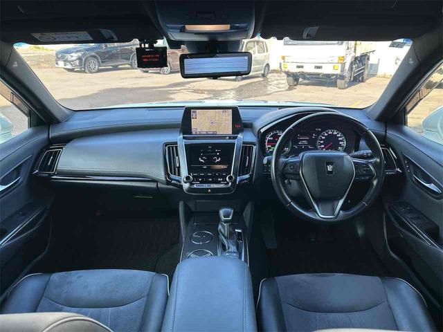 クラウンハイブリッド ＲＳアドバンス　Ｆｏｕｒ　４ＷＤ　ドライブレコーダー　ＥＴＣ　クリアランスソナー　レーンアシスト　オートクルーズコントロール　パークアシスト　衝突被害軽減システム　全周囲カメラ　ナビ　ＴＶ　寒冷地（5枚目）