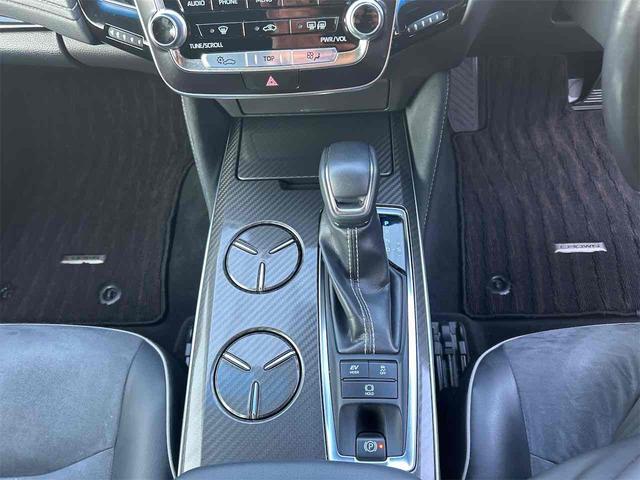 クラウンハイブリッド ＲＳアドバンス　Ｆｏｕｒ　４ＷＤ　ドライブレコーダー　ＥＴＣ　クリアランスソナー　レーンアシスト　オートクルーズコントロール　パークアシスト　衝突被害軽減システム　全周囲カメラ　ナビ　ＴＶ　寒冷地（13枚目）