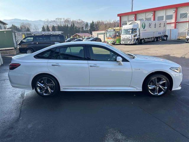 クラウンハイブリッド ＲＳアドバンス　Ｆｏｕｒ　４ＷＤ　ドライブレコーダー　ＥＴＣ　クリアランスソナー　レーンアシスト　オートクルーズコントロール　パークアシスト　衝突被害軽減システム　全周囲カメラ　ナビ　ＴＶ　寒冷地（15枚目）