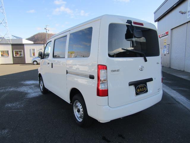 タウンエースバン GL 4WD クリアランスソナー 衝突被害軽減システム 両側スライドドア アイドリングストップ AT CD ESC エアコン パワーステアリング パワーウィンドウ 運転席エアバッグ 助手席エアバッグ(16枚目)