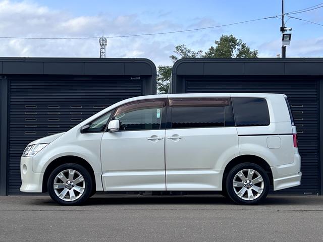 デリカＤ：５ ローデスト　Ｇ　パワーパッケージ　本州仕入　４ＷＤ　ローデストエアロ　パワースライドドア　ＳＤナビ　ＤＶＤ　フルセグ　ブルートゥース　Ｂカメラ　アルパインフリップダウンモニター　ルーフイルミネーション　ＨＩＤヘッドライト　ＬＥＤフォグ（4枚目）