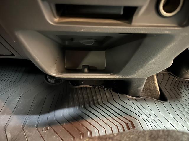 NV350キャラバンバン ロングプレミアムGXターボ 4WD/ターボ/オートクロージャー/ETC/キーレス/プッシュスタート/ディーゼル/リアクーラーヒーター(14枚目)