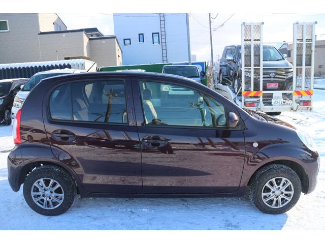 パッソ Ｘ　Ｇパッケージ　盗難防止　ＡＢＳ　ベンチシート　エアバッグ　横滑り防止装置　電動格納ミラー　Ｂｌｕｅｔｏｏｔｈ　４ＷＤ　バックカメラ　オートエアコン　スマートキー（6枚目）